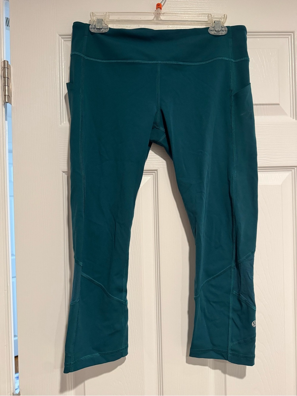 Women’s Lululemon Teal Performance Capri Leggings- w/ pockets